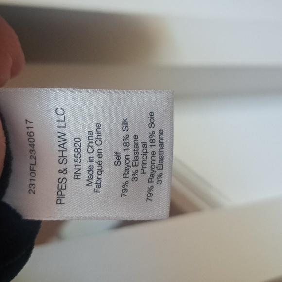 Veronica Beard Pelona Black  Stretch Velvet Ruched Long Sleeve VNeck  Top 12 EUC - Picture 7 of 7